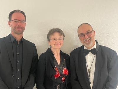 Das Soester Jazz Trio präsentiert ein Programm des Mainstream Jazz mit ausschließlich Kompositionen und Arrangements von Louisa Kimmel. Swing, Shuffle, Ballade oder Latin – die Songs werden in unterschiedlichen Stilistiken gespielt.