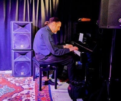 Pianist Hans Günter Adam (Tasten Adam) interpretiert Beatles-Songs auf jazzige und virtuos Weise.