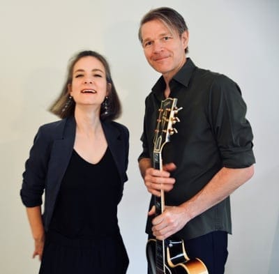 Ein spannender Dialog zwischen Gesang und Gitarre. Interplay und Improvisation stehen im Vordergrund.