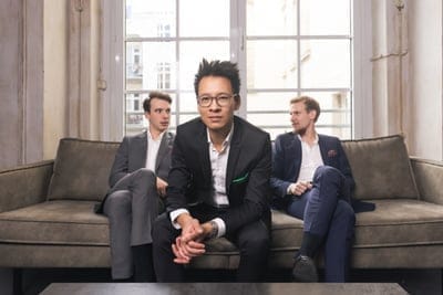 Swing, Groove und Energie. Jerry Lu Trio verstärkt durch Joscho Stephan....