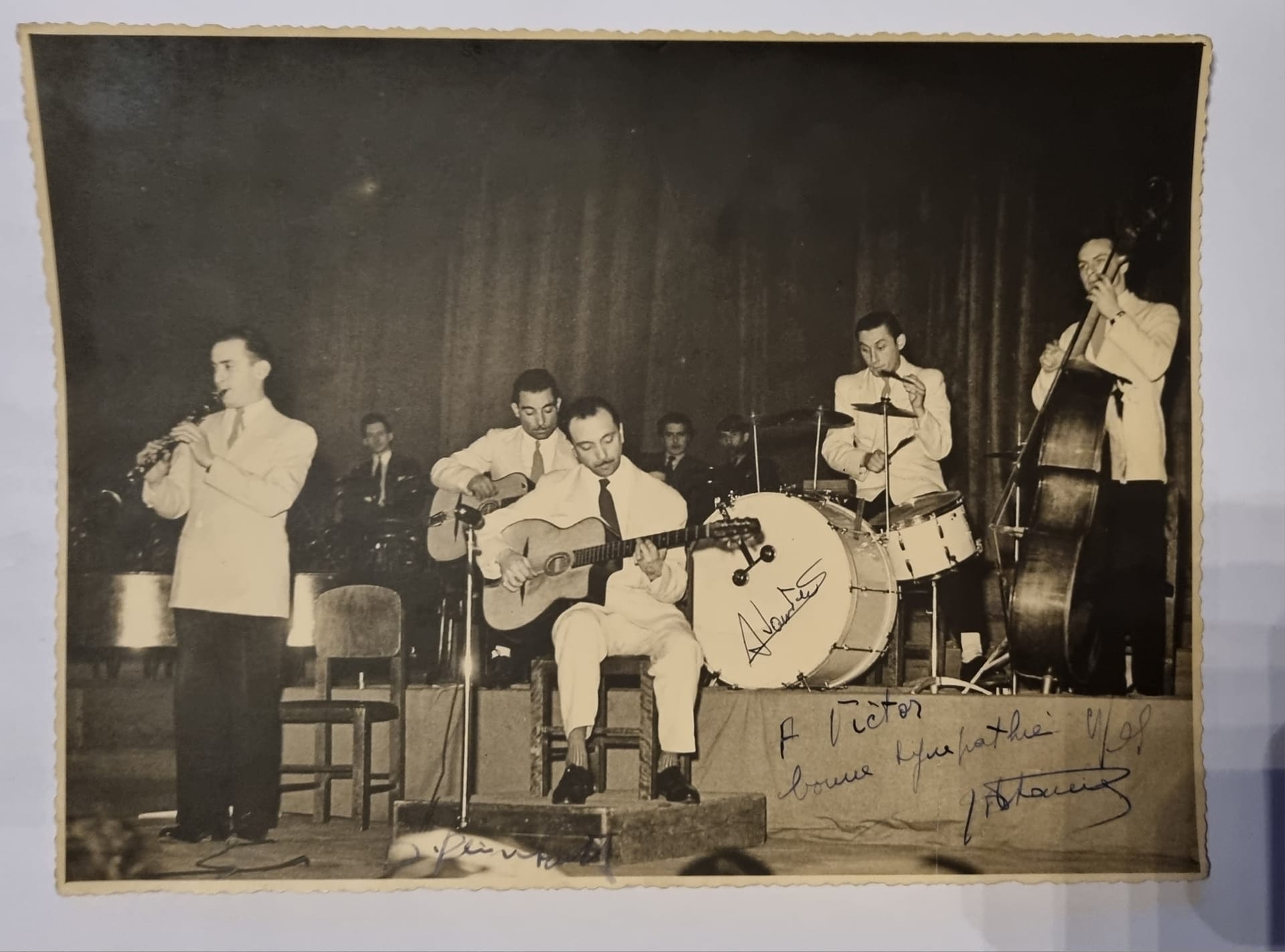 Weltweit erster Auftritt des begabten Gitarrenduos.